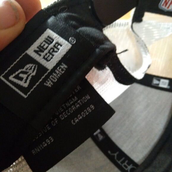 New Era Oakland Raiders Glitter Brim Mesh Snap Back Hat - Picture 12 of 16